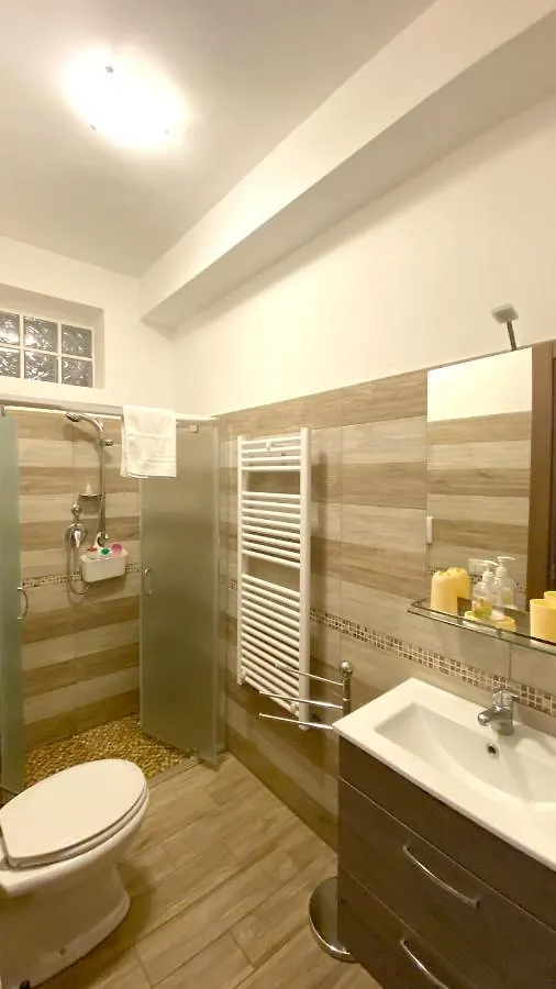 Charming Apartment In Zafferana Etnea With Mountain View 65 M² 0*,  イタリア